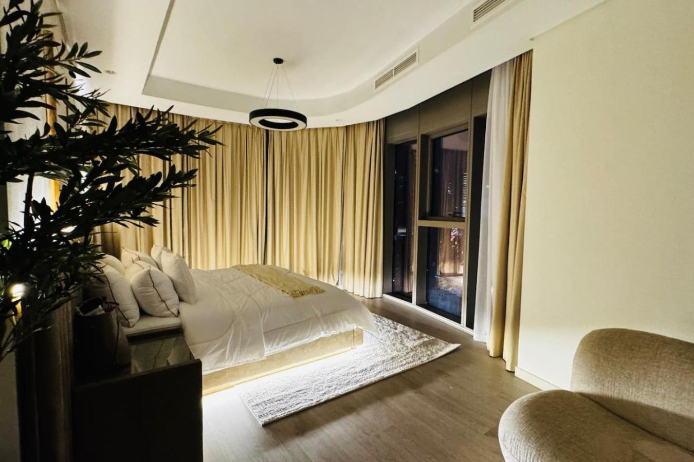Burj View 3bdr With Rooftop Infinity Pool Apartment
