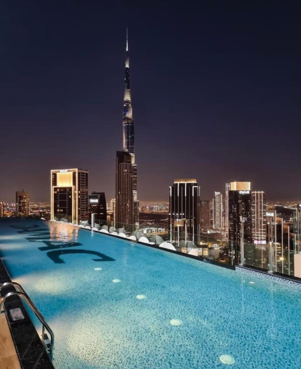 Burj View 3bdr With Rooftop Infinity Pool Apartment *